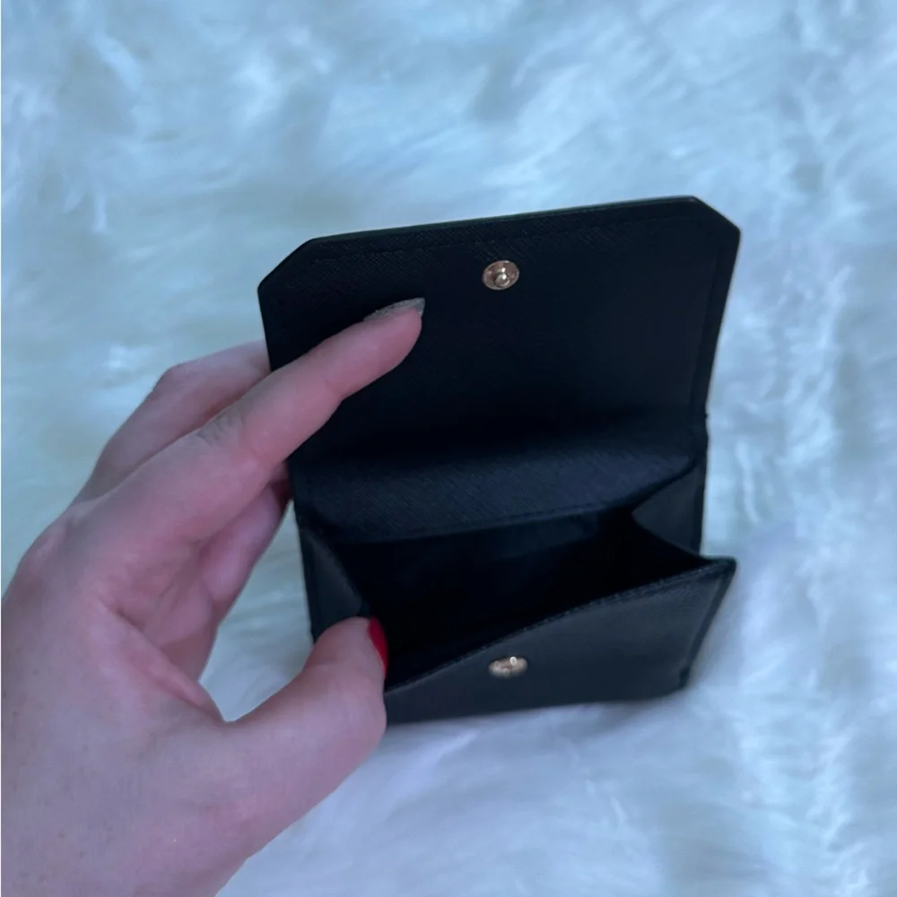 Michael Kors NWOT beautiful and basic black leather wallet